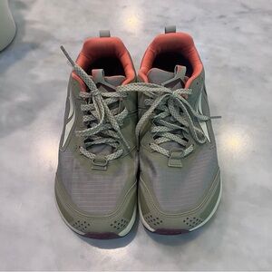 Altra Lone Peak 5 women size 9 Coral and Gray Sneakers